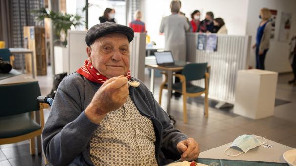 <p>Jos Hermans hatte als erster Flame den Corona-Impfstoff von Pfizer/Biontech erhalten.</p>