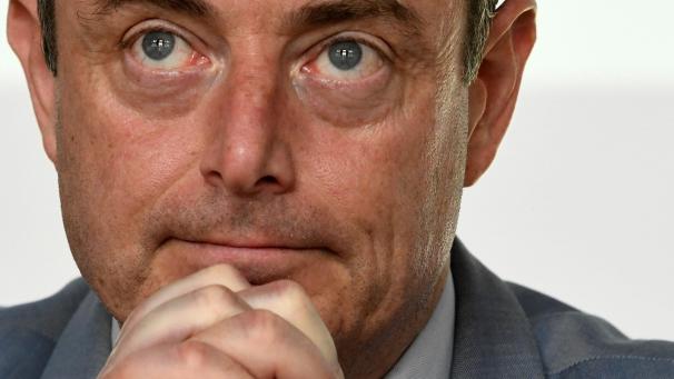 <p>Seine N-VA hat am besten investiert und schwimmt förmlich im Geld: Bart De WEver.</p>