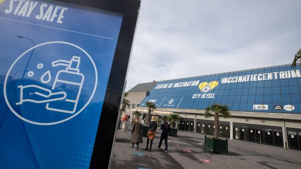 <p>Auf dem Brüsseler Expogelände wurde am Dienstag das größte Impfzentrum des Landes eingeweiht. Am Mittwoch musste es seine Pforten vorübergehend wieder schließen.</p>