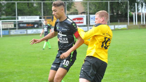 <p>Vor anderthalb Jahren spielte Nicolas Heudt (links) noch mit Elsaute B gegen Bütgenbach (Christoph Perings, rechts), jetzt wechselt er zu den Schwarz-Gelben.</p>