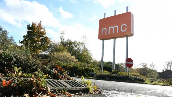 <p>Am NMC-Sitz in Eynatten möchte das Unternehmen ein Windrad installieren – und stößt dabei auf Widerstand in der Bevölkerung und bei den zuständigen Behörden.</p>