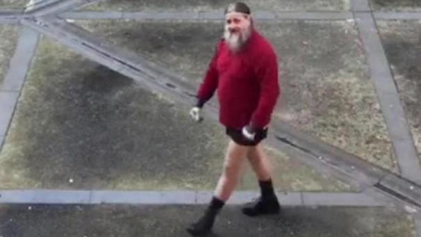 <p>Marc Dutroux beim Hofgang</p>