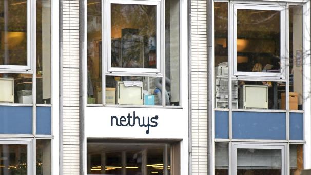 <p>Im Zusammenhang mit dem Skandal um die Lütticher Gesellschaft Nethys gibt es weitere Enthüllungen. In einem neuen Bericht werden die Namen von PS- und MR-Politikern genannt, die angeblich an geheimen Treffen von Nethys teilgenommen haben.</p>