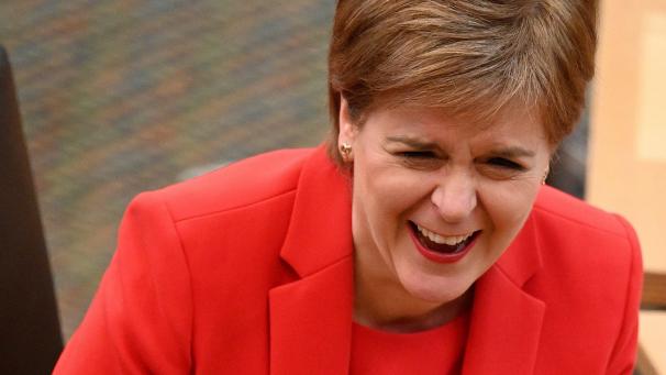 <p>Die Reaktion der Schottischen Regierungschefin Nicola Sturgeon ließ nicht lange auf sich warten.</p>