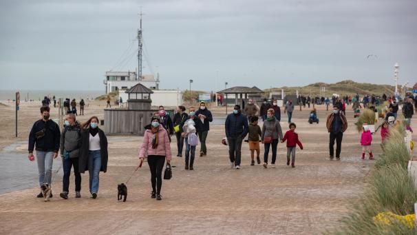 <p>Zu den zahlreichen Übernachtungsgästen, kamen am Wochenende noch tausende Tagestouristen an die Küste.</p>