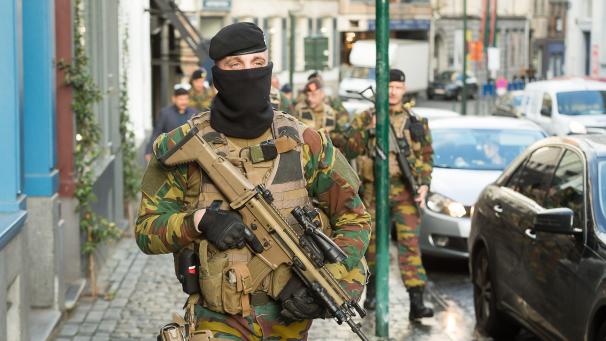 <p>Seit den Terroranschlägen, die Belgien erschütterten, patroullieren belgische Soldaten durch die Straßen größerer Städte. Ihre Mission endet im September.</p>