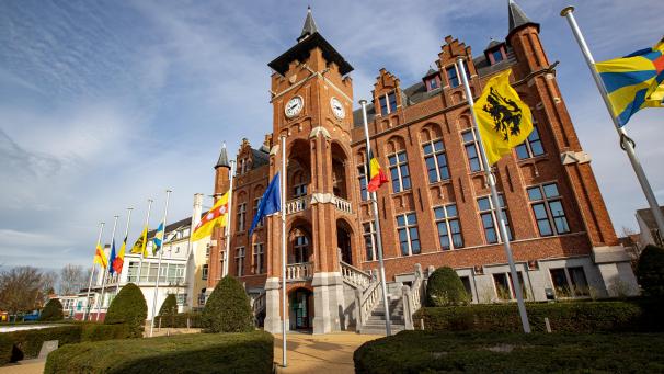 <p>Während einer Woche werden in dem Küstenort Knokke-Heist alle Flaggen auf Halbmast wehen.</p>