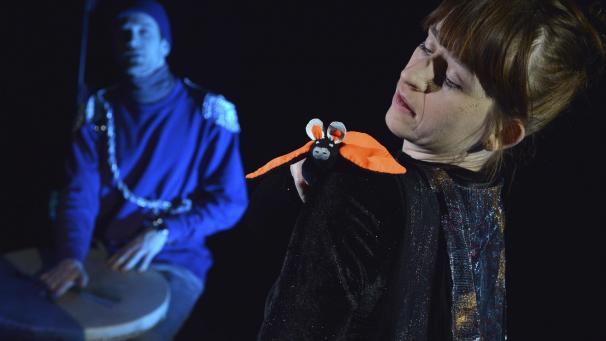 <p>Fithe, das Figurentheater Ostbelgien, steht mit seiner neuen Produktion in den Startlöchern. „Was macht die Nacht?“ richtet sich an Kinder von drei bis sechs Jahre. Die Figurenspielerin und der Musiker spielen, singen und erzählen lustige, skurrile und poetische Geschichten aus der Nacht.</p>