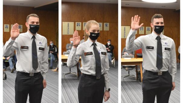 <p>Luca Trantes aus Hepscheid, Carla Jacobs aus Medell und Jeremy Fleuster aus Deidenberg (v.l.n.r.) haben ihren Eid vor Zonenpräsidentin Marion Dhur abgelegt.</p>