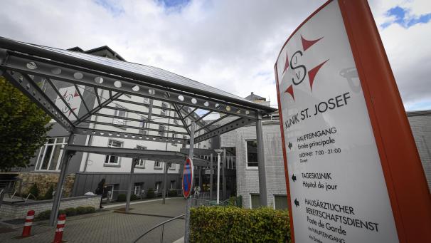 <p>Eine Schließung oder Abwertung der Klinik St.Josef ist für die Verwaltungsratspräsidenten Christian Kring und Claudia Niessen sowie für DG-Gesundheitsminister Antonios Antoniadis ausgeschlossen.</p>