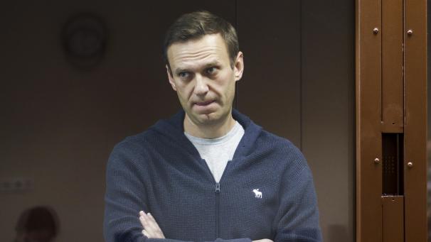 <p>Dieses vom Bezirksgericht Babuskinsky zur Verfügung gestellte Foto zeigt den russischen Oppositionspolitiker Alexej Nawalny hinter einer Glasscheibe während einer Anhörung vor dem Bezirksgericht Babuskinsky.</p>