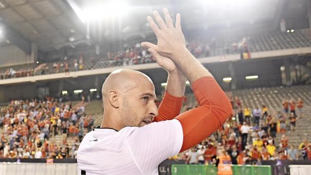 <p>Laurent Ciman hängt die Fußballschuhe an den Nagel.</p>