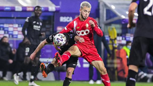 <p>Mit dem Kopf durch die Wand: Die letzten Duelle waren nicht von Spielwitz geprägt.</p>