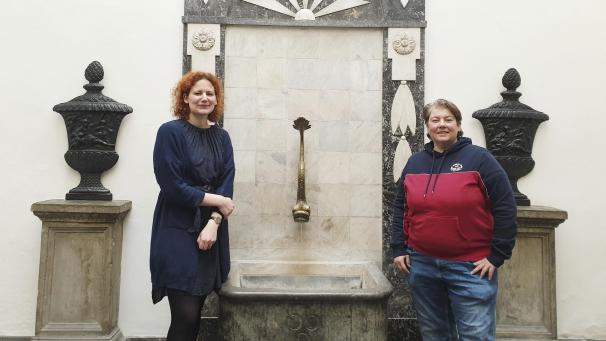 <p>Führen digital durch das Couven: Carmen Roebers und Belinda Petri (links).</p>