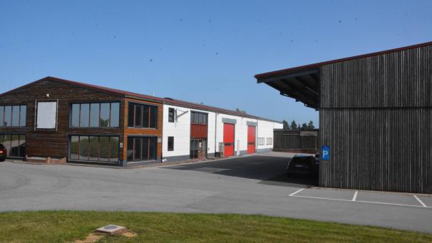 <p>Der frühere Holzbaumarkt wird dem Erdboden gleichgemacht. Anstelle wird ein neuer Bauhof für die Gemeinde Büllingen errichtet.</p>