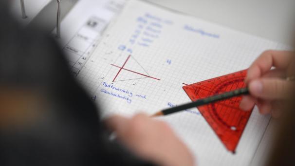 <p>Das „Science College Overbach“ (SCO) im Jülicher Stadtteil Barmen ist ein Jugend- und Bildungsinnovationszentrum, das sich die Förderung der Disziplinen Mathematik, Informatik, Naturwissenschaft und Technik (MINT) auf die Fahnen geschrieben hat.</p>