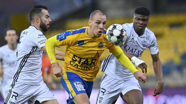 <p>Emmanuel Agbadou (rechts)</p>