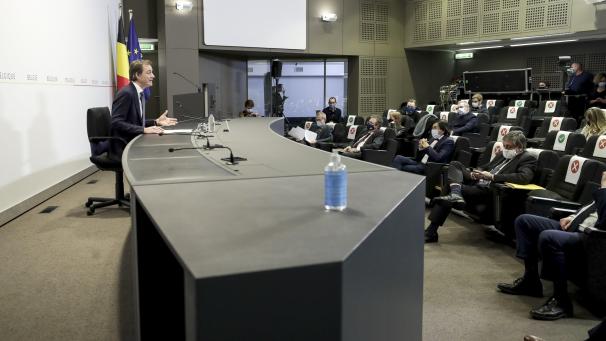 <p>Kein Wort zu einer Beschleunigung der Impfkampagne, kein Wort zu einem Fahrplan aus der Krise, stattdessen erneut Durchhalteparolen für das Volk. Das ist eindeutig zu wenig nach einem Jahr Corona. Die Pressekonferenz nach dem Konzeretierungsausschuss.</p>