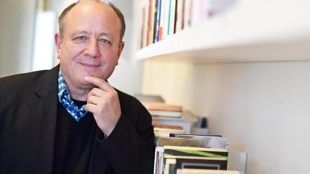 <p>Carl Norac ist der aktuelle Nationaldichter. Leo Gillessen hat auf sein Gedicht „Tabula rasa“ mit einem Resonanz-Werk reagiert. Auch dieses wurde auf der Webseite der Aktion veröffentlicht.</p>