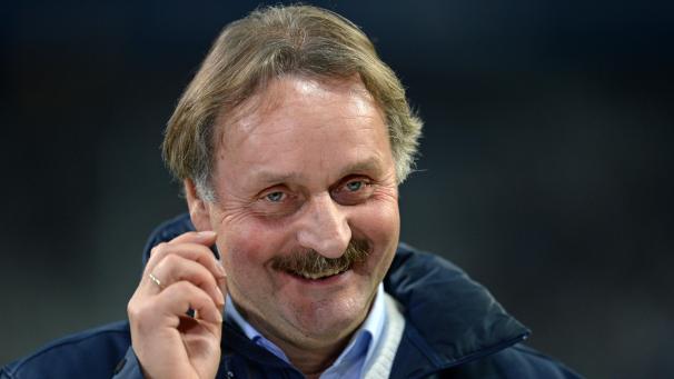 <p>Peter Neururer kann sich den Job als Schalke-Trainer vorstellen.</p>