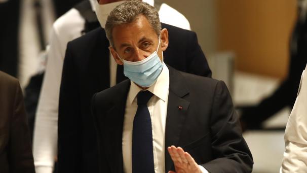 <p>Nicolas Sarkozy, ehemaliger Präsident von Frankreich, trifft im Gerichtssaal ein. Im aufsehenerregenden Prozess gegen Frankreichs ehemaligen Präsidenten Sarkozy ist an diesem Montag das Urteil gefallen.</p>