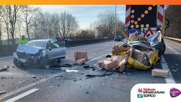 <p>Dieses Bild wird entlang der wallonischen Autobahnen und Nationalstraßen hängen, um Autofahrer zu sensibilisieren.</p>