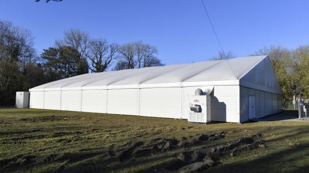 <p>In Eupen ensteht das Impfzentrum zurzeit auf dem Gelände der ehemaligen Primarschule des Athenäums.</p>