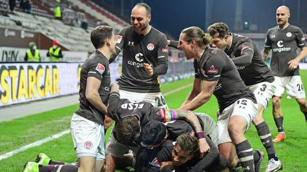 <p>St.Pauli bleibt Stadtmeister an der Elbe.</p>