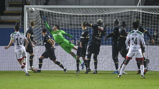 <p>Gegen den Freistoß von Mercier hatte Ortwin De Wolf nicht den Hauch einer Chance.</p>