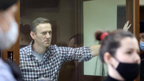 <p>Alexej Nawalny bei einer gerichtlichen Anhörung im Februar 2021</p>