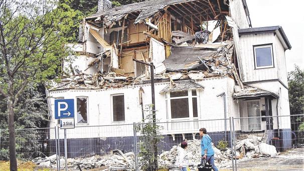 <p>Mit dem Abriss des Ärztehauses fing das Leiden der Roetgener Heimatfreunde an.</p>