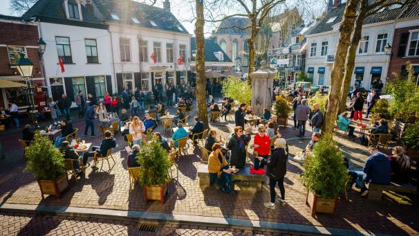 <p>Ein Gastwirt im niederländischen Beda öffnete kurzzeitig die Außenterrasse seiner Kneipe.</p>