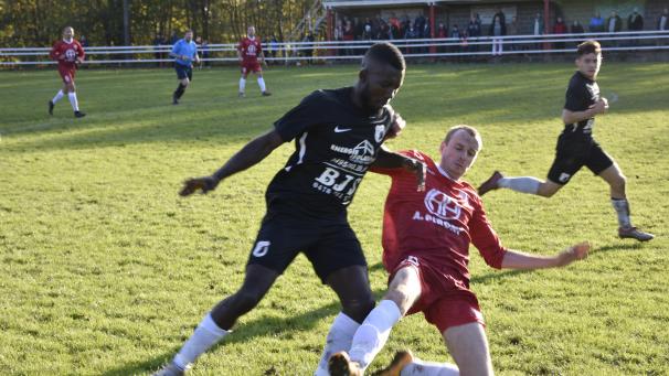 <p>Wilfried Brica (links, im Trikot des RFC Goé) wechselt nach Kelmis.</p>