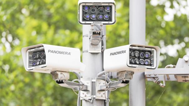 <p>An welchen Standorten auf dem Gebiet der Polizeizone Weser-Göhl eine Kameraüberwachung sinnvoll sein könnte und welchen Mehraufwand dies bedeuten würde, soll Zonenchef Daniel Keutgen nun in einem Gesamtkonzept ausarbeiten.</p>