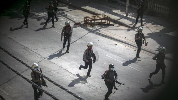 <p>Die Einsatzkräfte greifen seit einigen Tagen immer brutaler durch. Allein am Sonntag waren 18 Menschen getötet worden.</p>