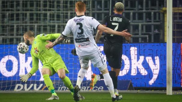 <p>Nmecha (r.) traf für den RSC Anderlecht.</p>