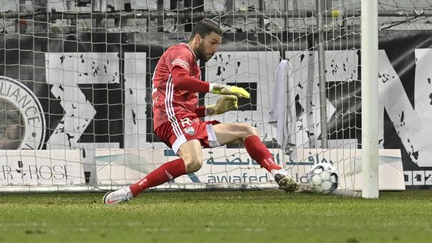 <p>Théo Defourny parierte mehrere Großchancen von AA Gent.</p>