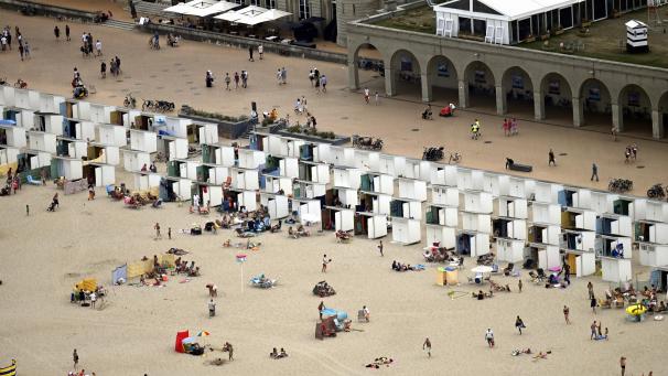 <p>Ein Blick von oben auf den Küstenabschnitt in Ostende</p>