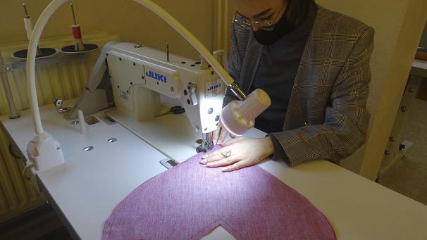 <p>Die Produktion jedes Kissens dauerte rund zehn Minuten.</p>