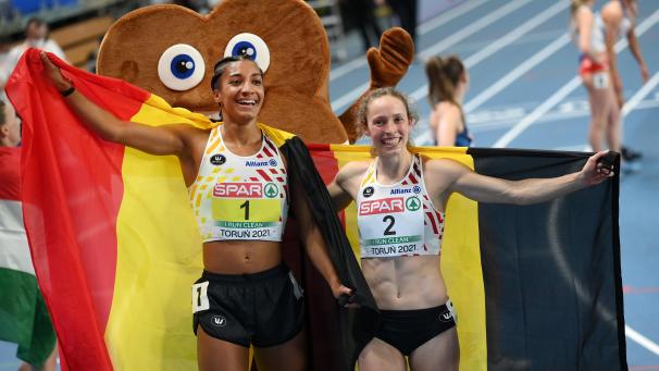 <p>Nafi Thiam (links) und Noor Vidts feiern ihren Erfolg.</p>