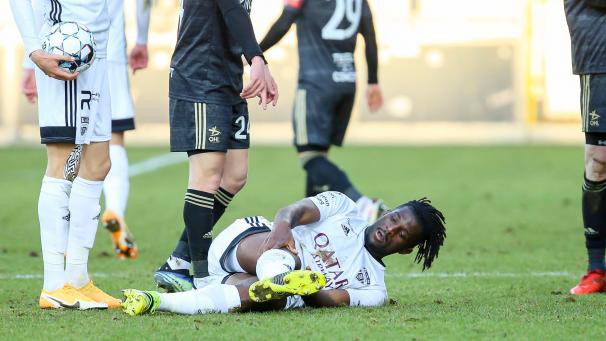 <p>Bushiri verletzte sich möglicherweise am Knie.</p>