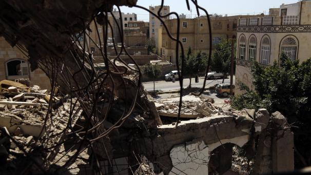 <p>Trümmer von Gebäuden, die bei einem Luftangriff in Sanaa zerstört wurden, sind zu sehen.</p>