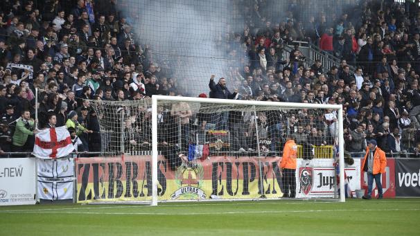 <p>Ein Schnappschuss vor Corona: Mit der Ultragruppierung „Zebras“ verliert die AS Eupen den Motor, der zu jedem Spiel – egal ob auswärts zu zu Hause – die Stimmung in der Kurve zum Laufen brachte.</p>