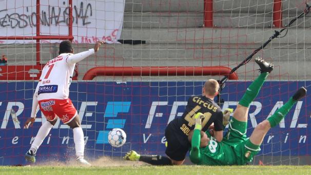 <p>Diese unübersichtliche Szene im Lütticher Strafraum führte zum Führungstreffer für Mouscron.</p>