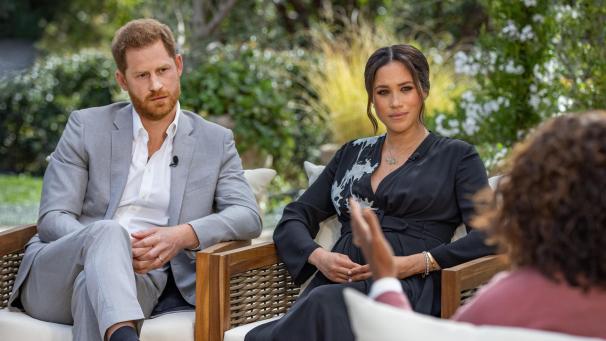 <p>In zwei Stunden - inklusive zahlreicher Werbeblöcke - ließ Moderatorin Oprah Winfrey (vorne) kaum ein Thema aus.</p>