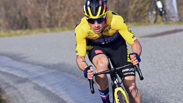 <p>Primoz Roglic griff drei Kilometer vor dem Ziel an.</p>