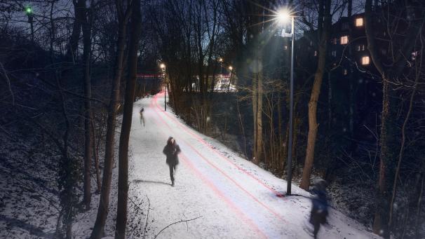 <p>Intelligente Beleuchtung für den Radweg Moltkestraße: Die Leuchten dimmen automatisch ab, wenn kein Verkehr ist, oder hoch, wenn sich Radfahrer nähern.</p>