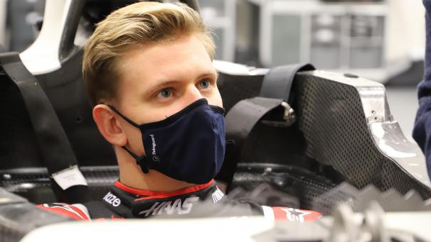 <p>Mick Schumacher und Co. testen in Bahrain unter großem Zeitdruck.</p>