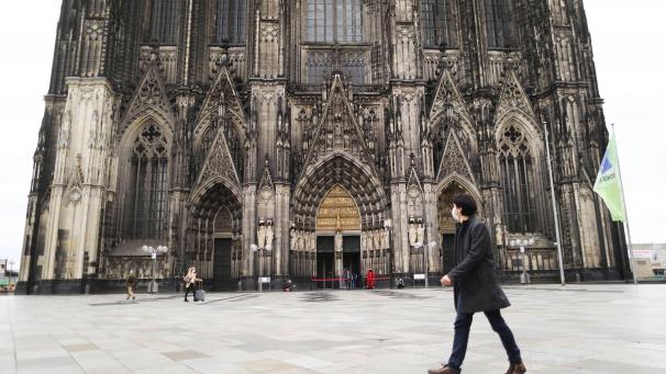 <p>Der Kölner Dom lässt wieder Touristen rein.</p>