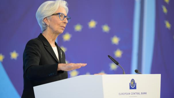 <p>Auf dem Papier steht noch das Inflationsziel „knapp unter 2%“. In Wirklichkeit ist auch EZB-Chefin Christine Lagarde bereit, die Inflation stärker steigen zu lassen. Bei möglichst niedrigen Zinsen. Nur so kommen Länder wie Belgien von ihren Schuldenbergen runter. Zumindest bis zur nächsten Krise, wie sich jetzt wieder zeigt.</p>